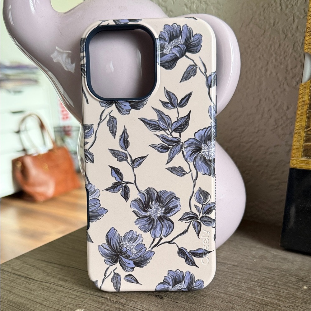 Stylish Floral Phone Case - Black and White
